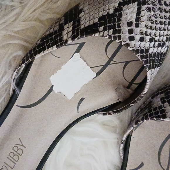 SAM LIBBY FLATS Size 10. - Picture 3 of 13